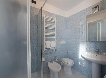 Tirreno Hotel Gênes