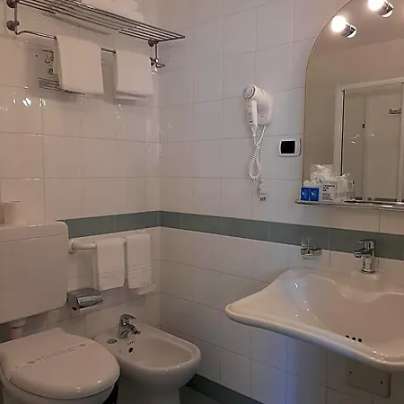 Otel Tirreno Cenova