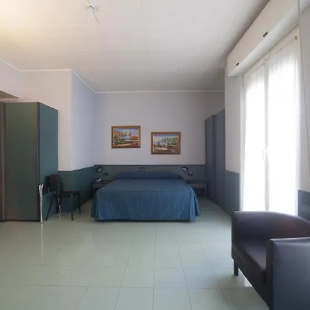 Ξενοδοχείο Tirreno 3*